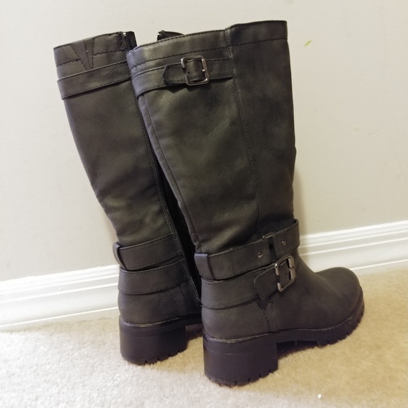 Boots - Picture 3 of 3